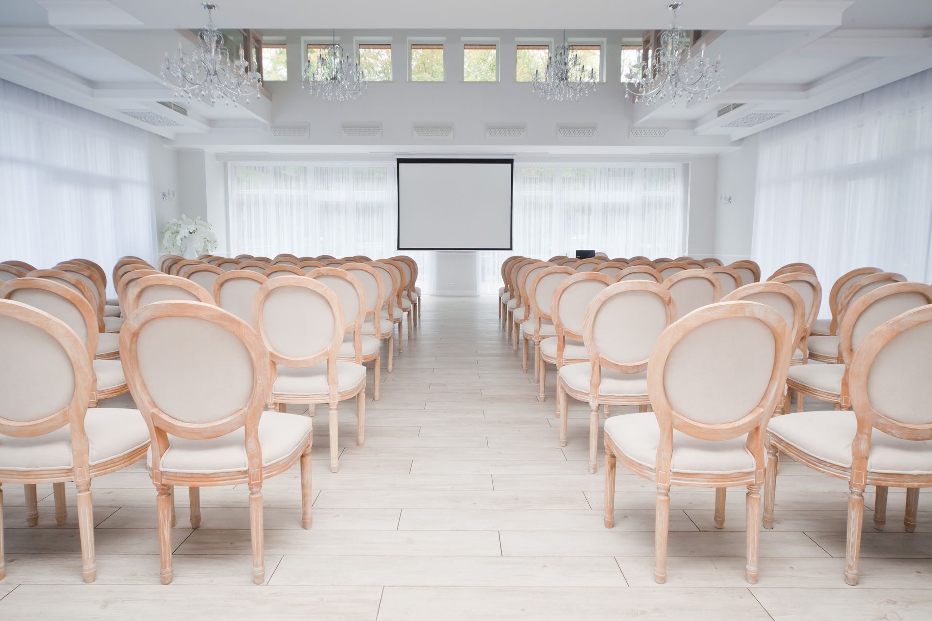 Sala konferencyjna przygotowana do szkolenia