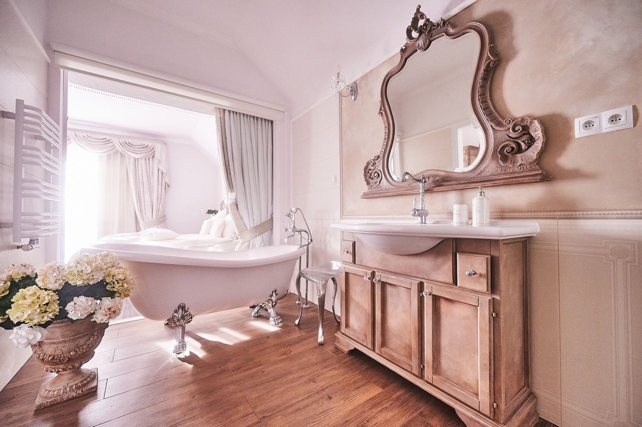 Apartament De Lux z wanną wolnostojącą w hotelu Bukowy Park